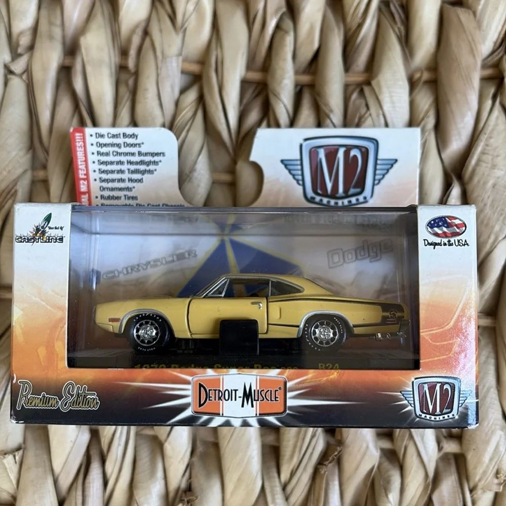 M2 Machines Detroit Muscle 1970 Yellow Dodge Super Bee 383 Premium Diecast Car